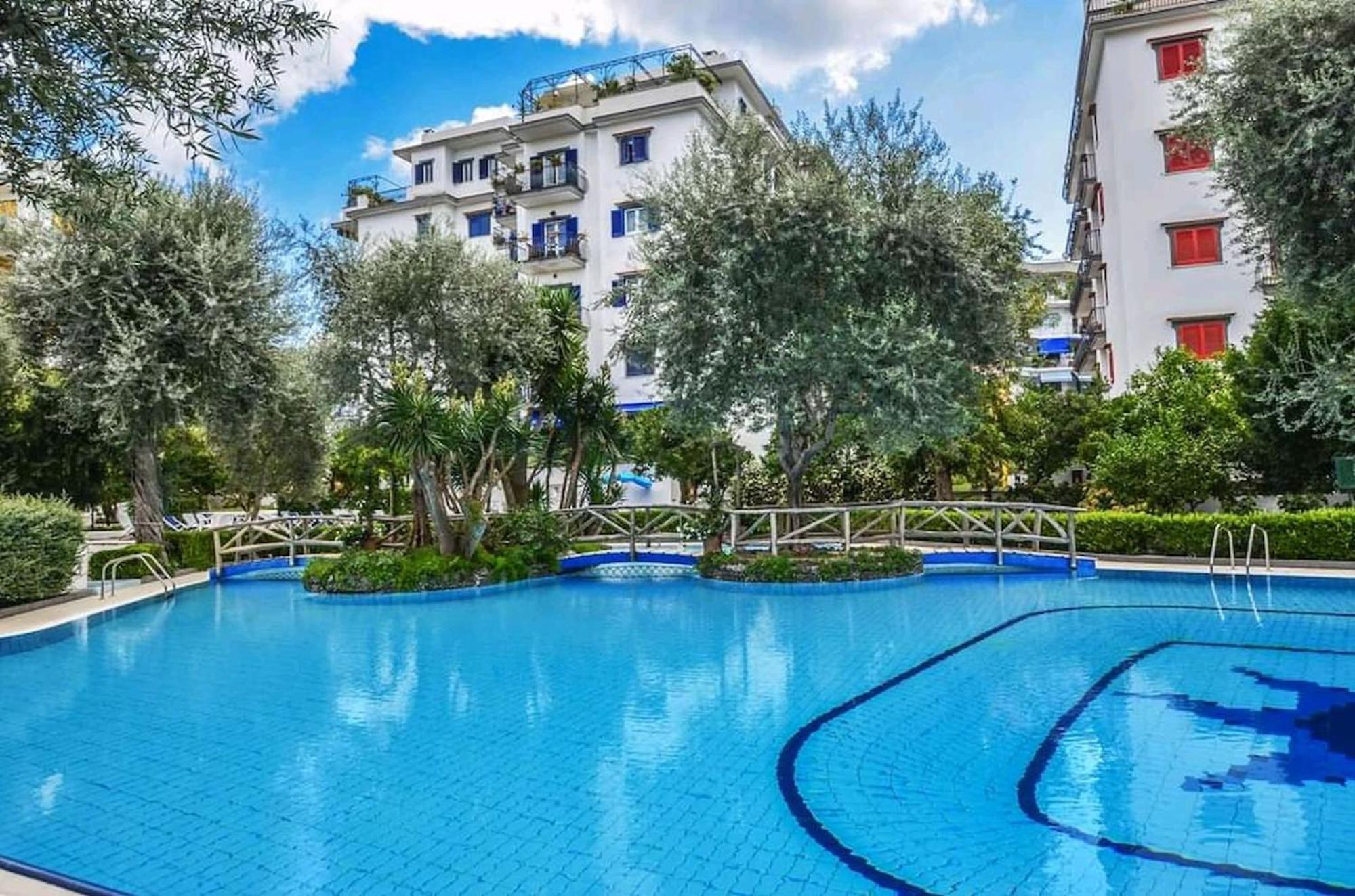 Sorrentovibes - Modern Apartment With Terrace, Swimming Pool&Tennis Bagian luar foto