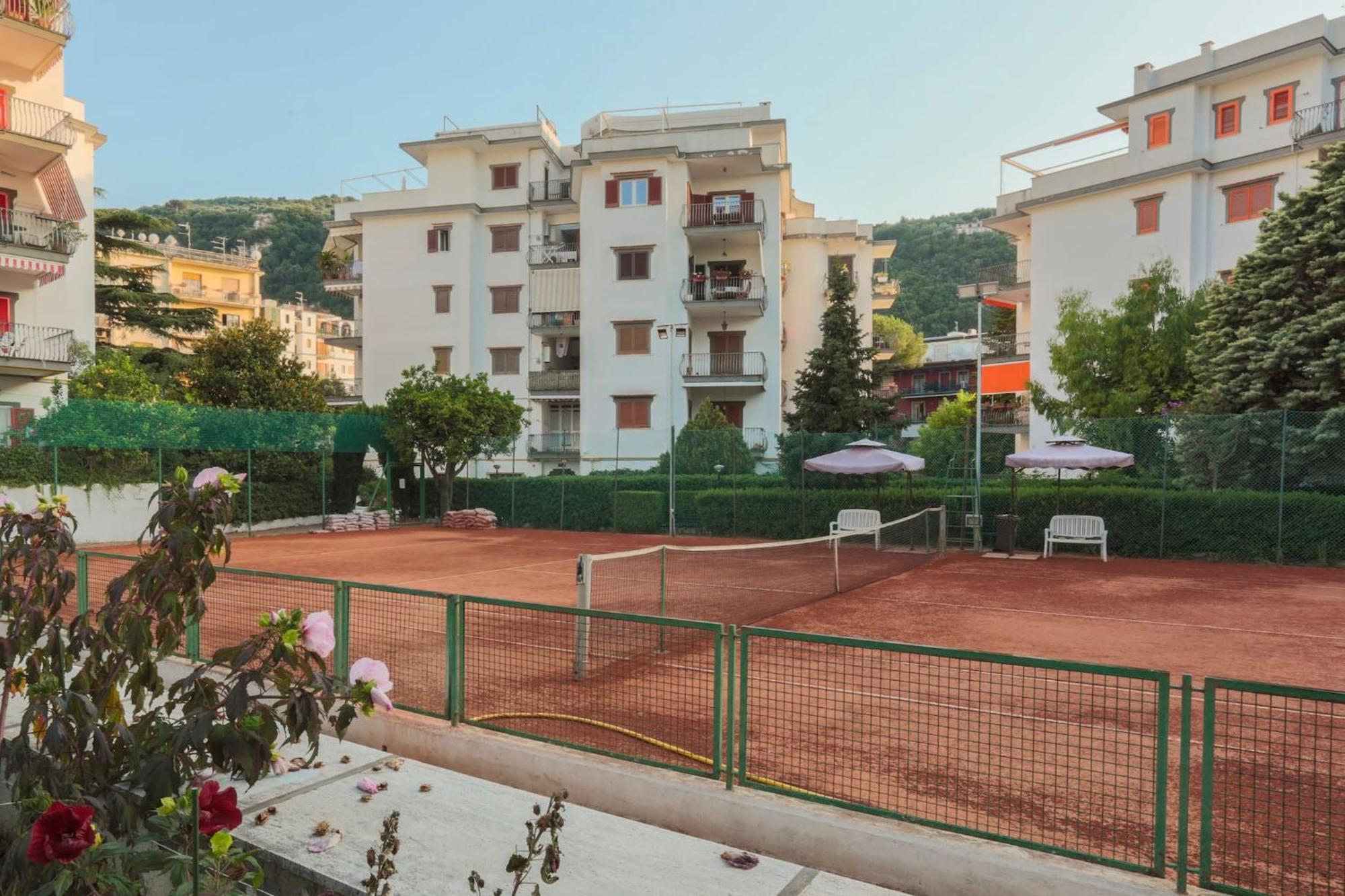 Sorrentovibes - Modern Apartment With Terrace, Swimming Pool&Tennis Bagian luar foto