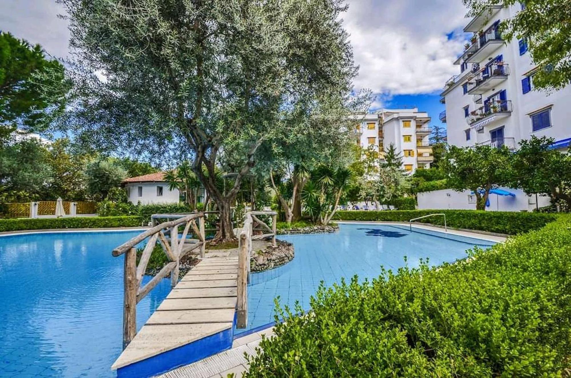 Sorrentovibes - Modern Apartment With Terrace, Swimming Pool&Tennis Bagian luar foto