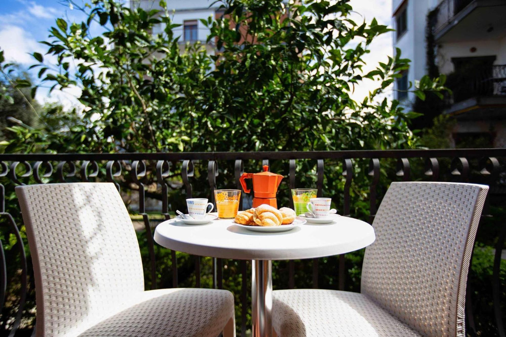 Sorrentovibes - Modern Apartment With Terrace, Swimming Pool&Tennis Bagian luar foto