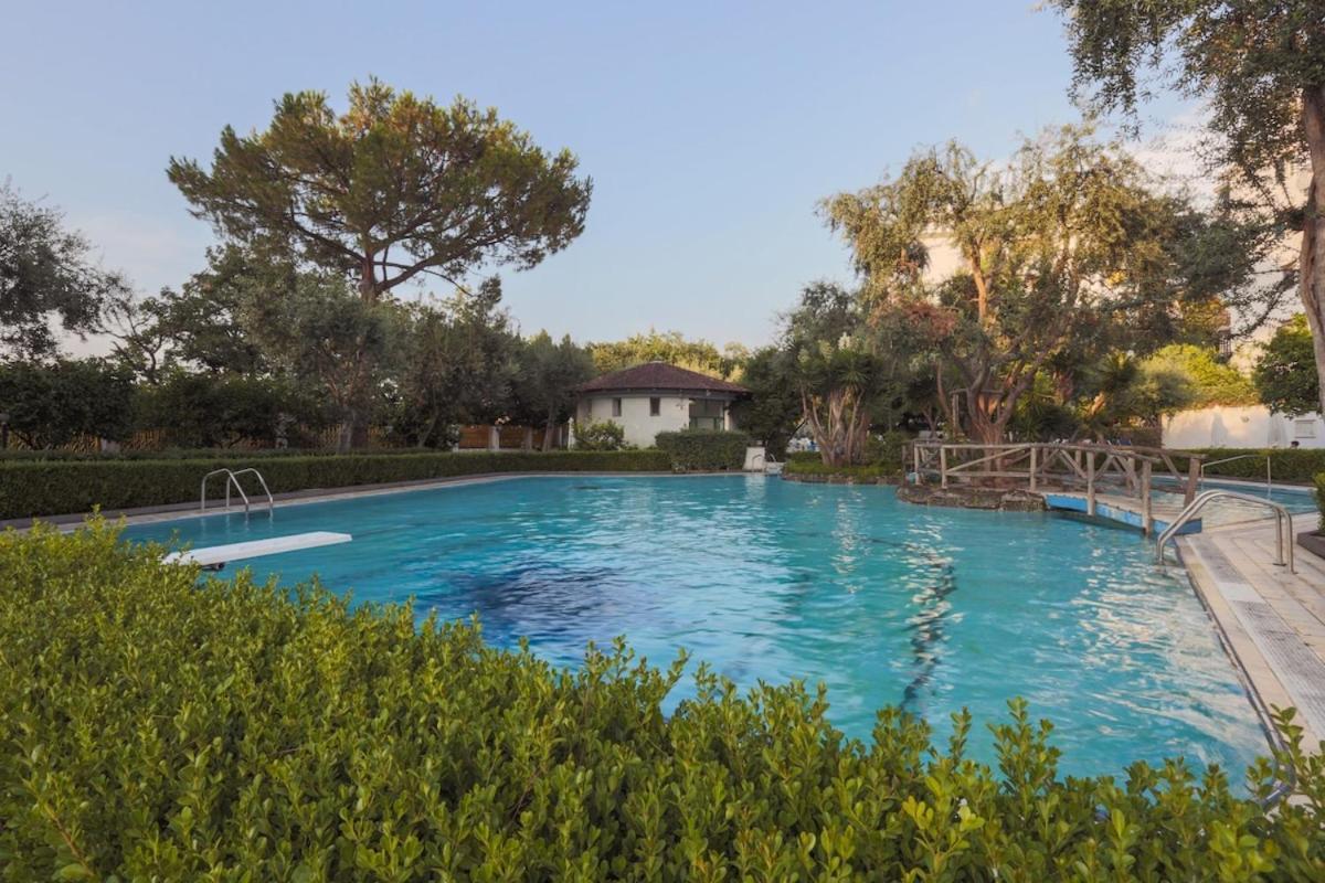 Sorrentovibes - Modern Apartment With Terrace, Swimming Pool&Tennis Bagian luar foto