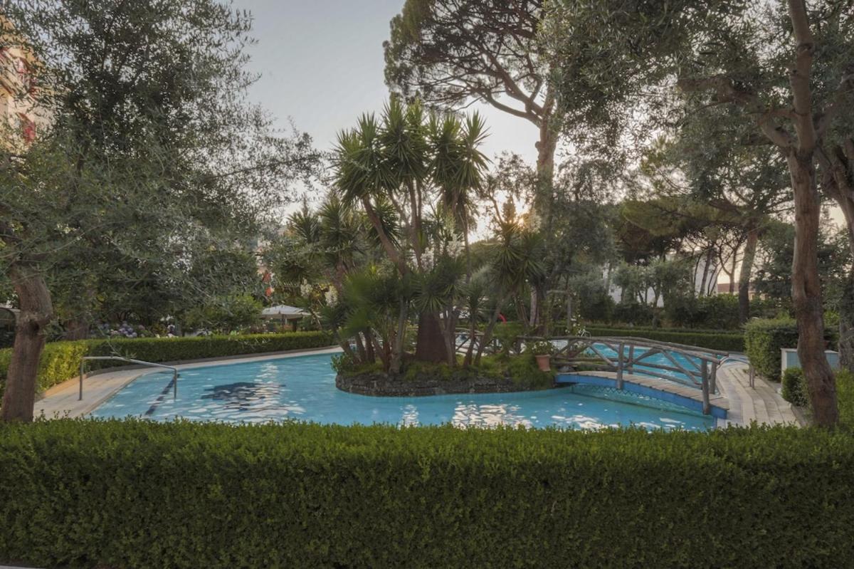 Sorrentovibes - Modern Apartment With Terrace, Swimming Pool&Tennis Bagian luar foto
