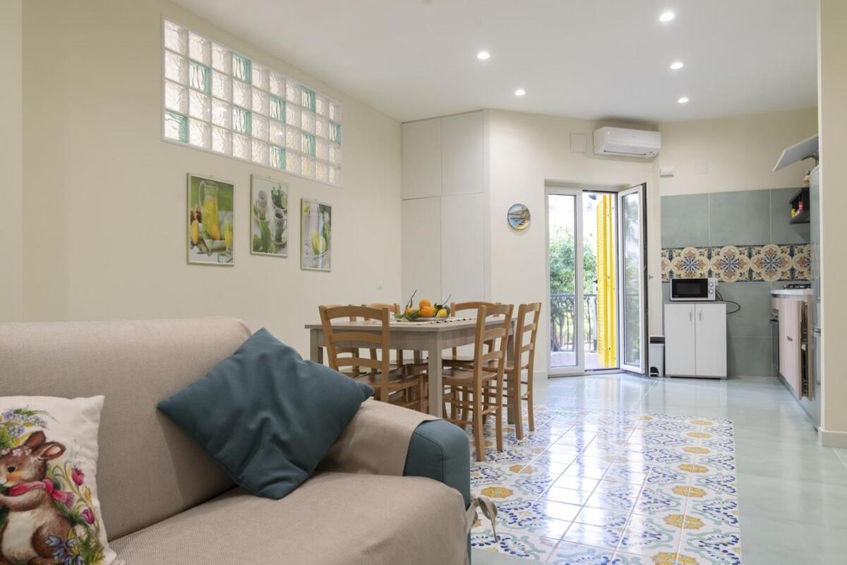 Sorrentovibes - Modern Apartment With Terrace, Swimming Pool&Tennis Bagian luar foto